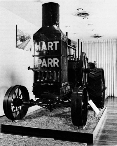 Figure 19.--Hart-Parr tractor of 1903, the third in line of the first commercial tractors. (Catalog No. 220.)